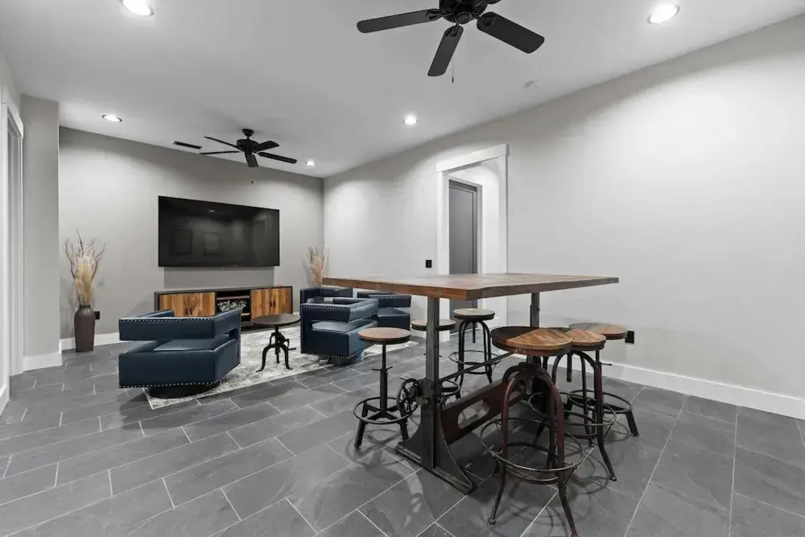 Blue Heron & Gray Fox by Avantstay 2 Lakefront Homes, Sleeps 44 Pool, Dock, Theater