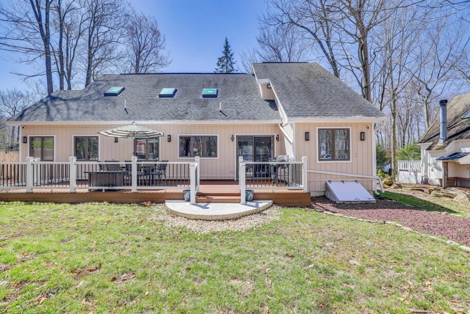 Spacious Retreat 7 Mi to Tobyhanna State Park!
