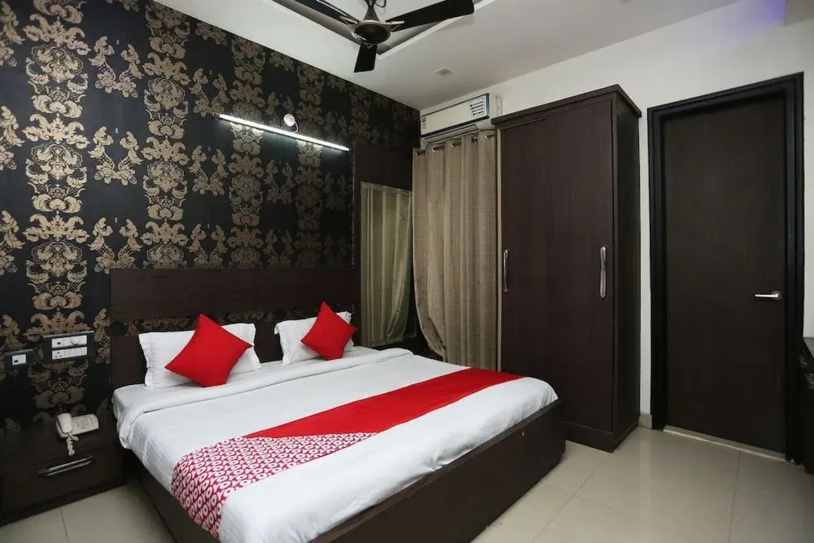 Hotel Galaxy by OYO Rooms