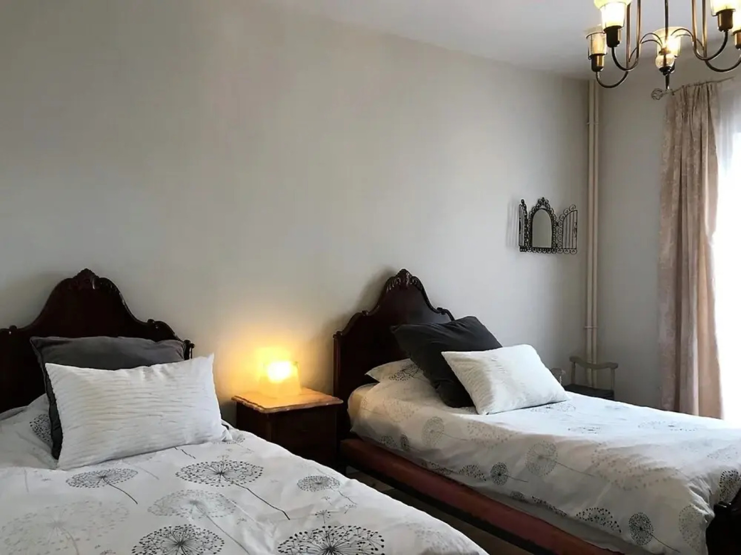 Luxurious Villa in Cazaubon with Swimming Pool