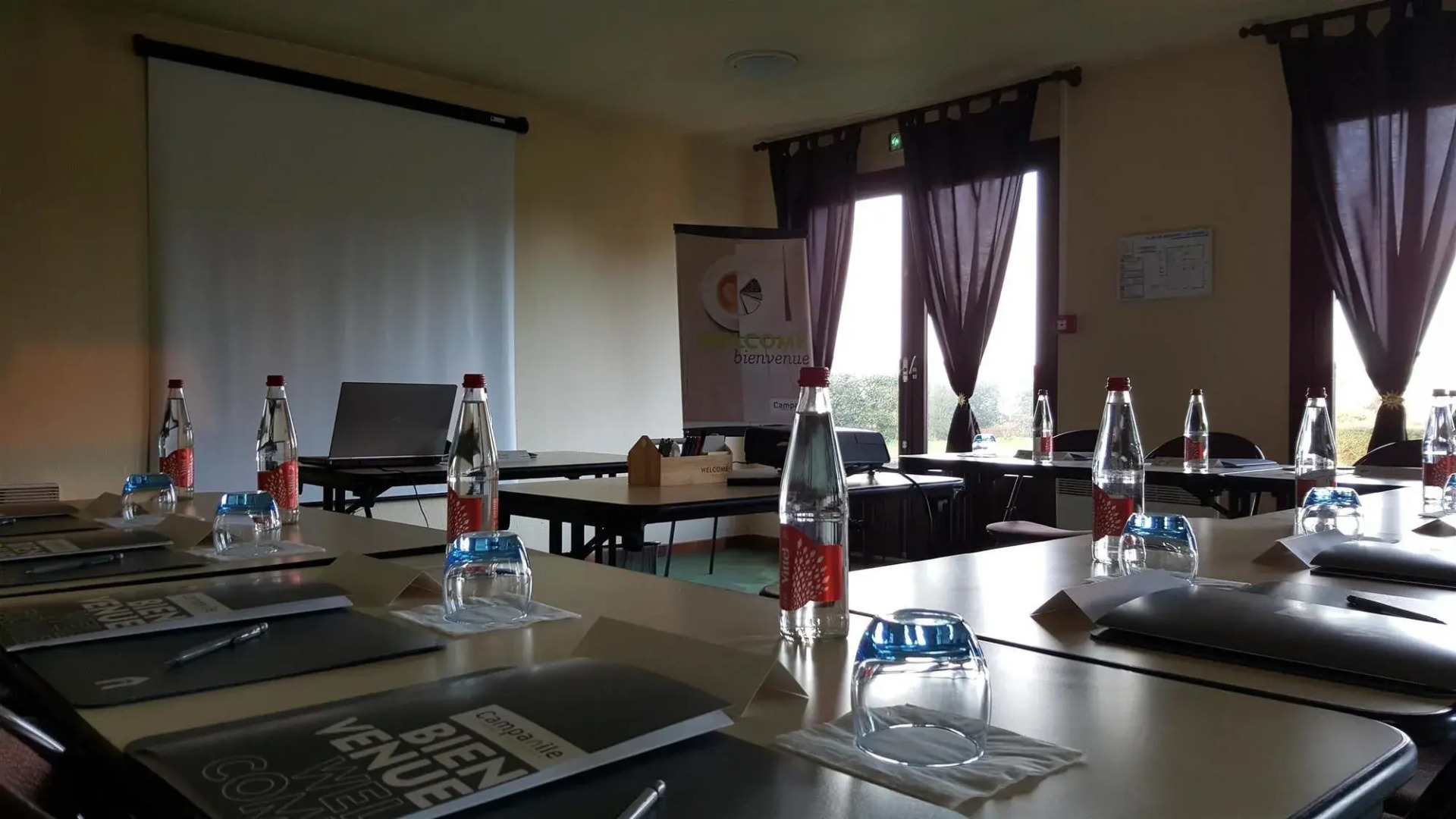 Le 2 by HOTEL AKENA LA FERTE BERNARD