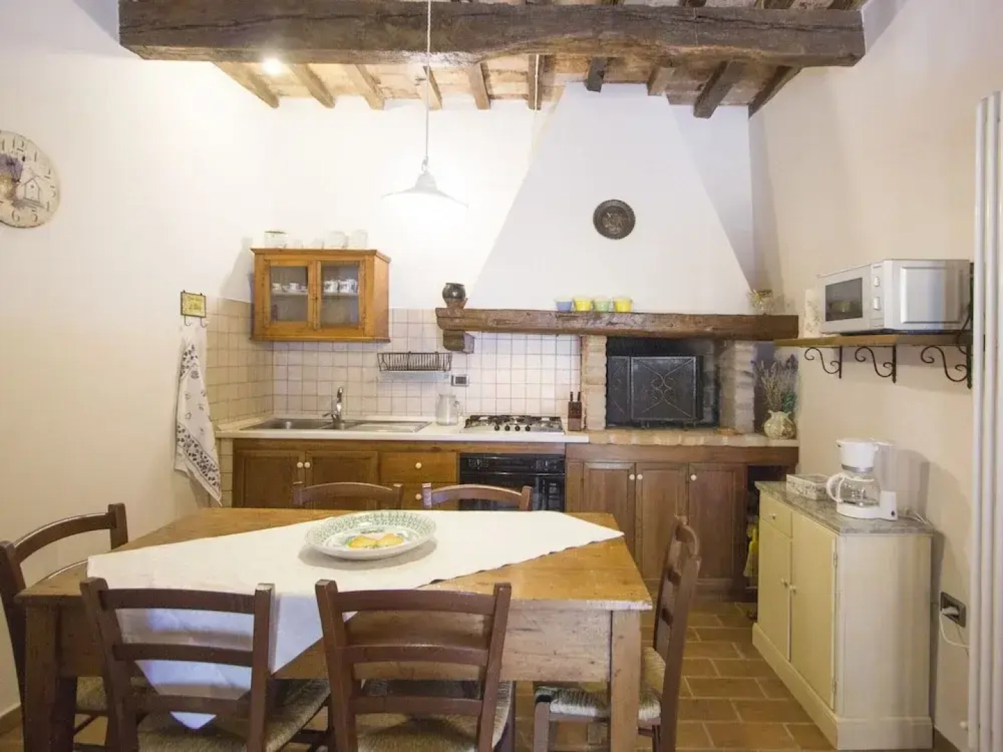 Graceful Holiday Home in Acqualagna With Swimming Pool