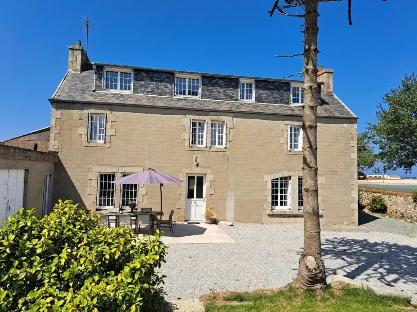 In top Location With Beautiful sea View