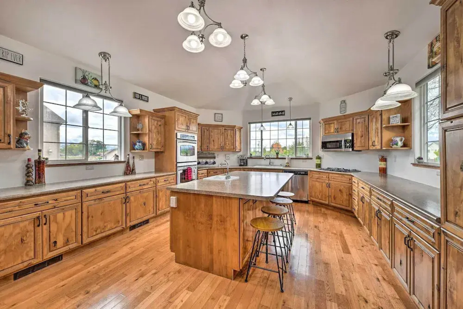 The Vineyard Country Farm Home at Grand Valley