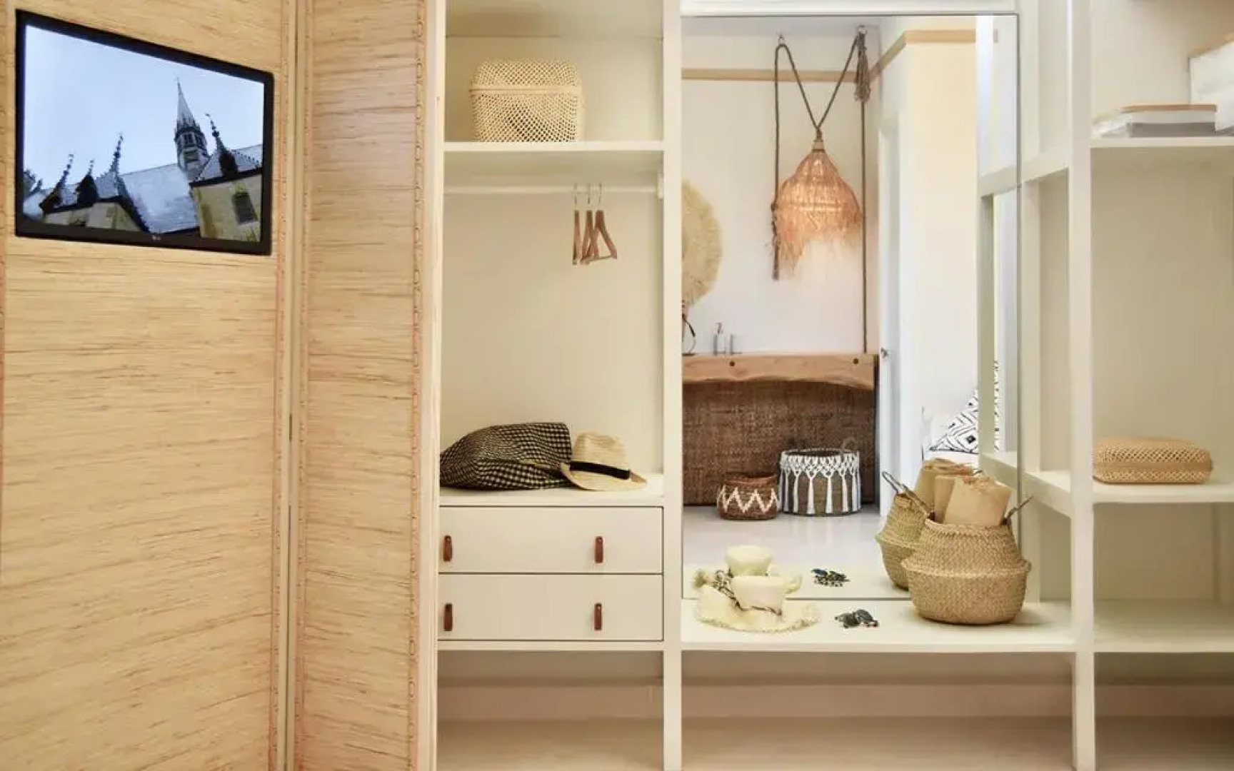 Elefthia Syros Exclusive Suite