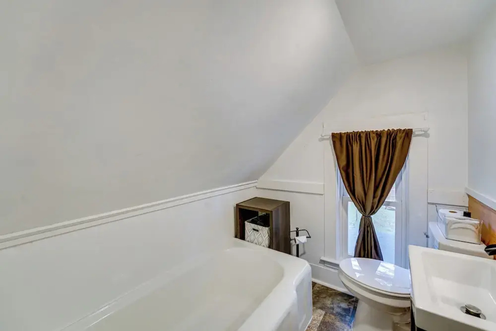 Cozy Hart Getaway w/ Fire Pit < 1 Mi to Lake!