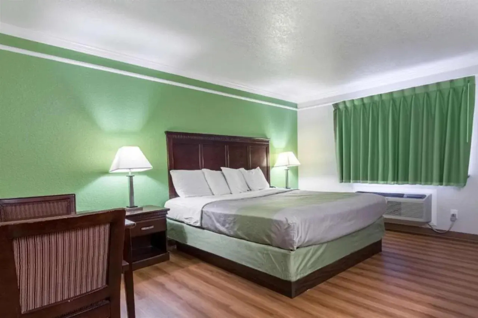 Motel 6 Kingsburg, CA