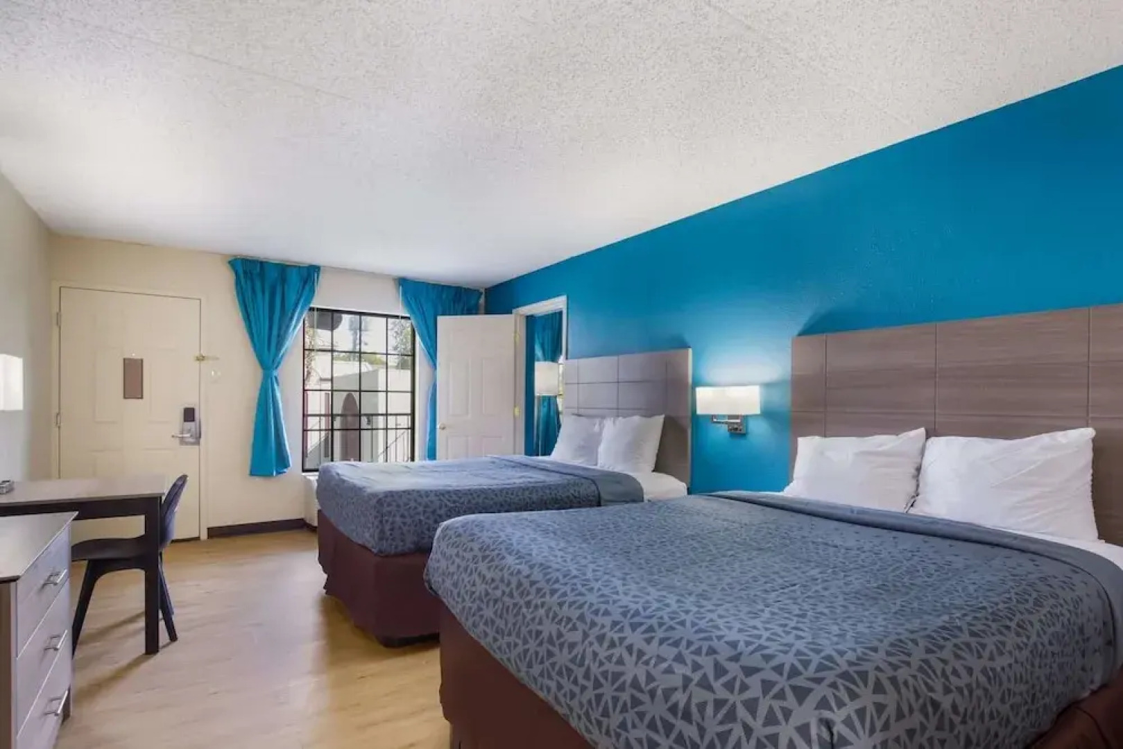 1 Life Studio and Suites