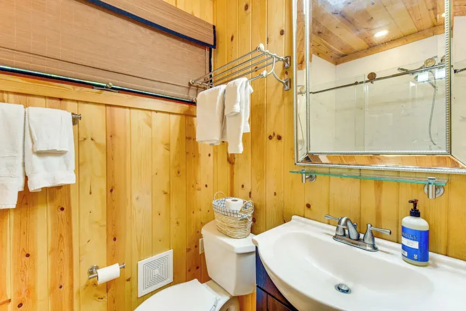 Tranquil Highlands Cottage With Fire Pit & Stream!