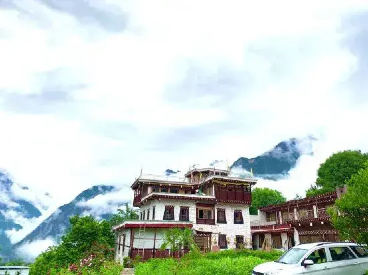 Danba yunshangzangjia Resdrt Hotel