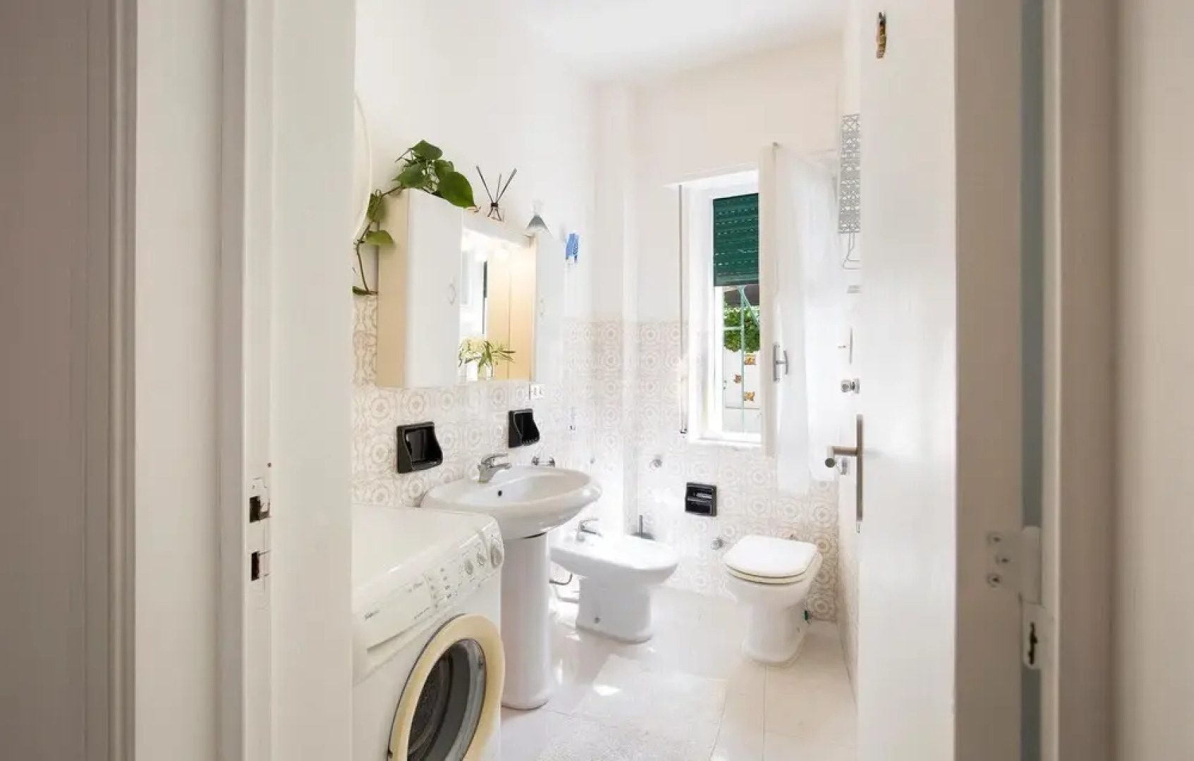 Stunning Home in Villa San Giovanni With 4 Bedrooms and Wifi