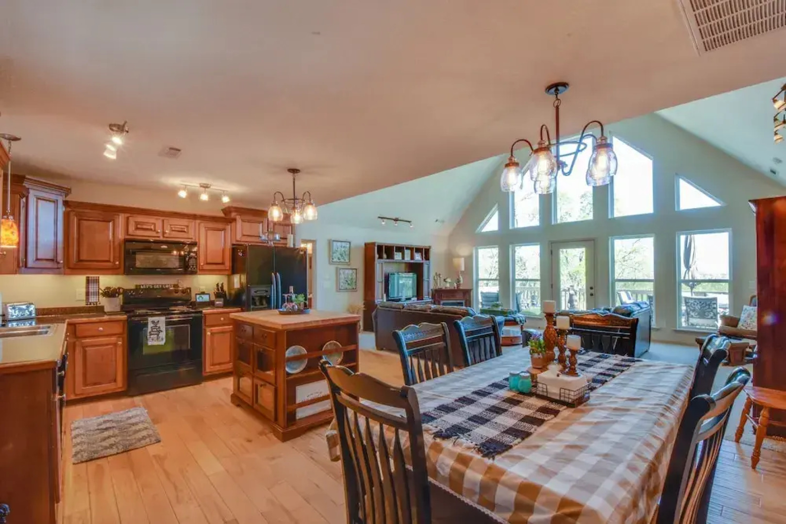 Lakemont Retreat: Game Room, Hot Tub, & Mtn Views!