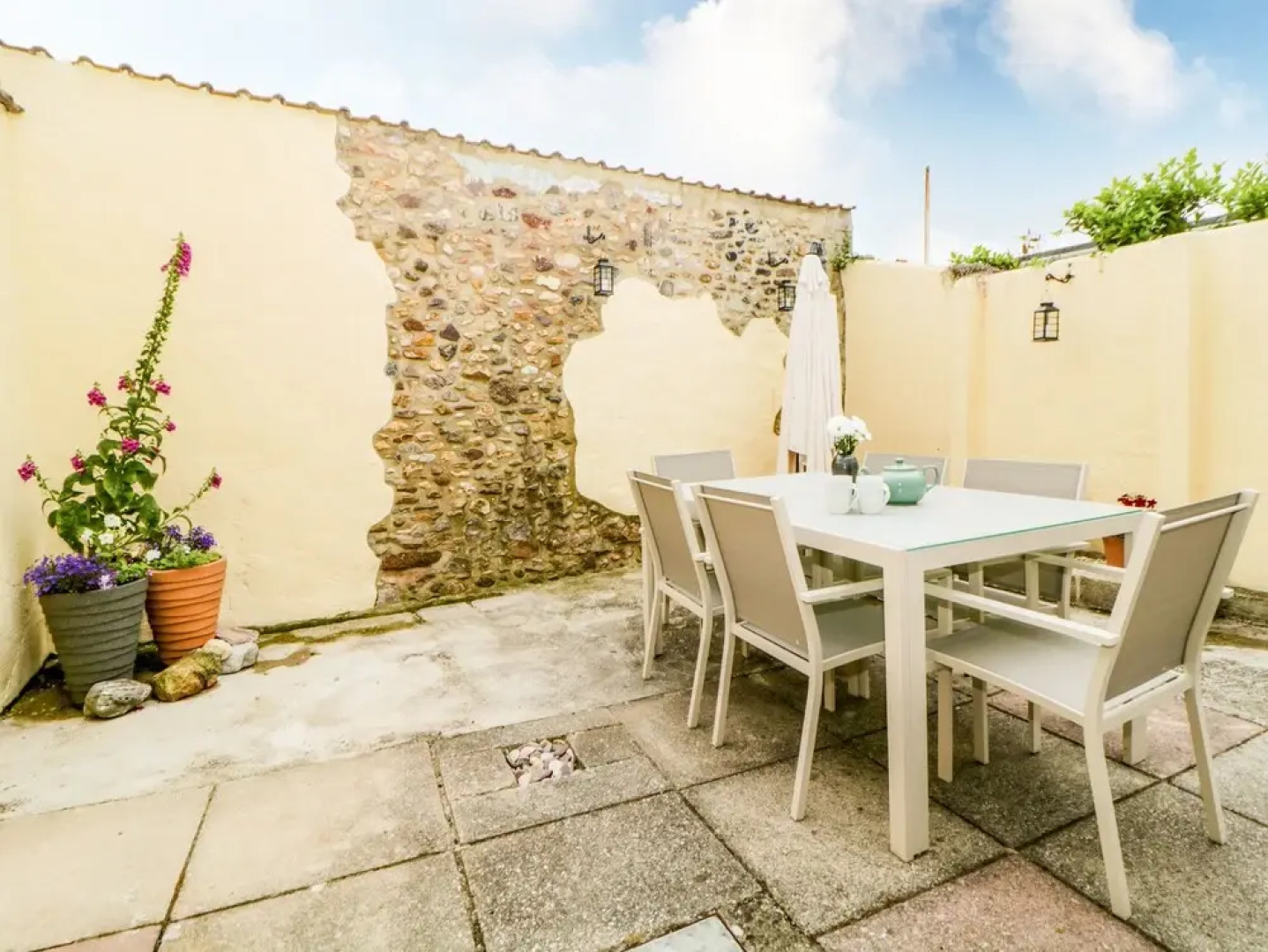 The Yellow House, 13 King Street