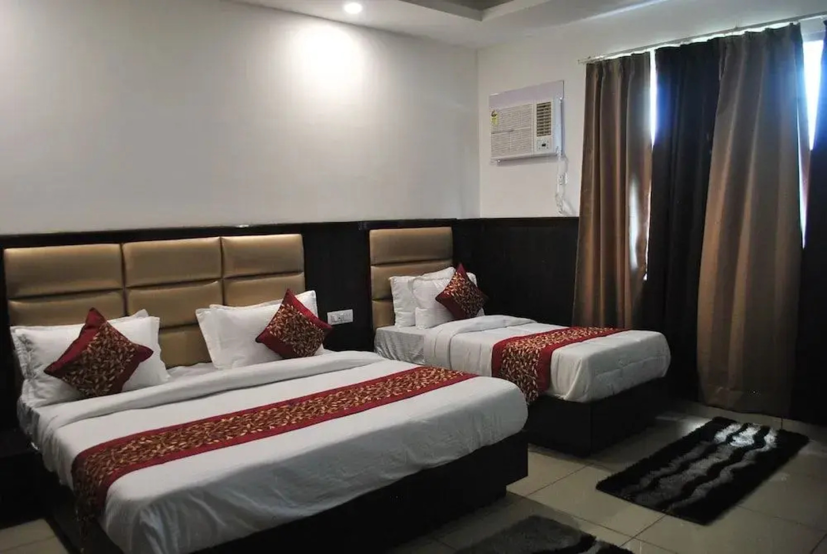 Green Hotel & Restaurant