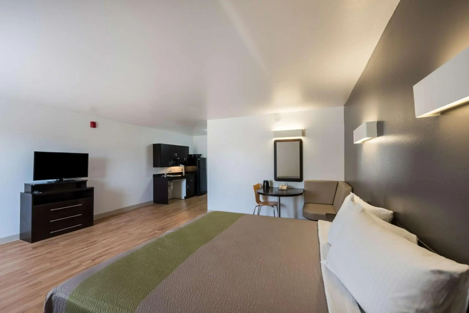 Studio 6 Mccarran, NV - Sparks - Tahoe - Reno Industrial Center