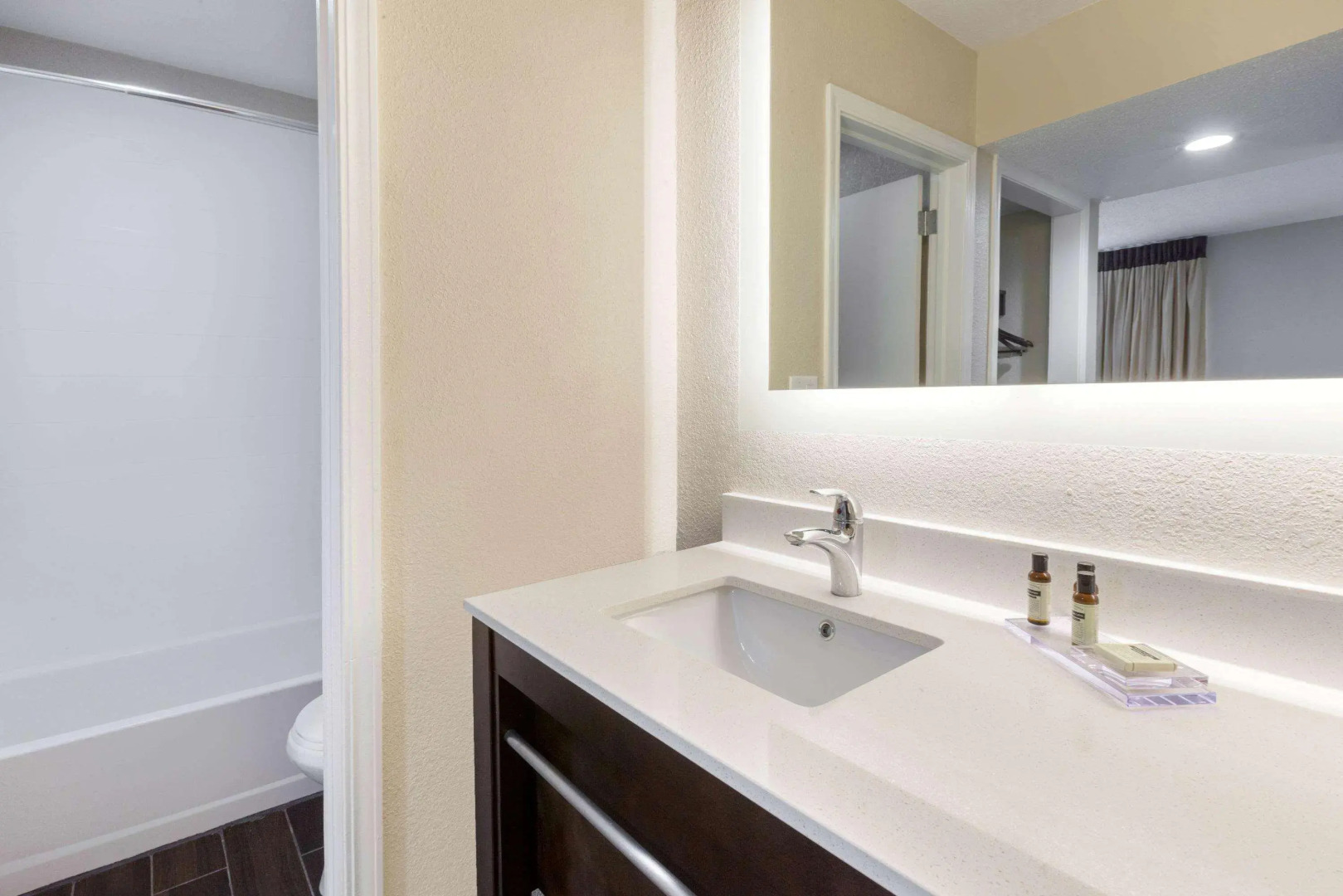 Hawthorn Suites by Wyndham Southfield