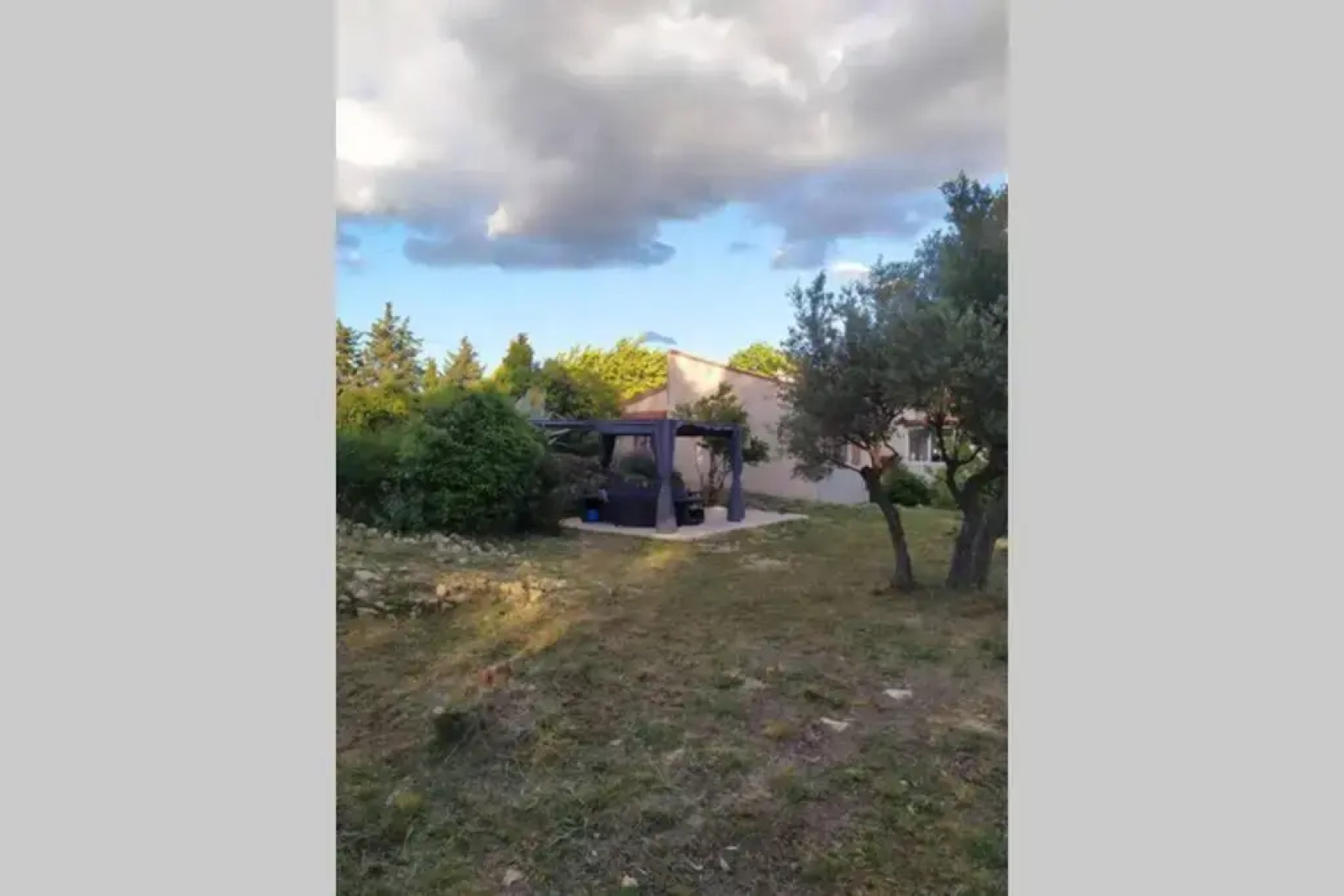 T1 DE 45M2 CLIMATISE, SPA, au milieu des oliviers