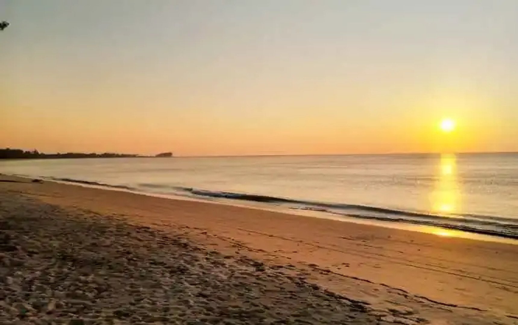 Le Menara Khao Lak beachfront Villa & Resort