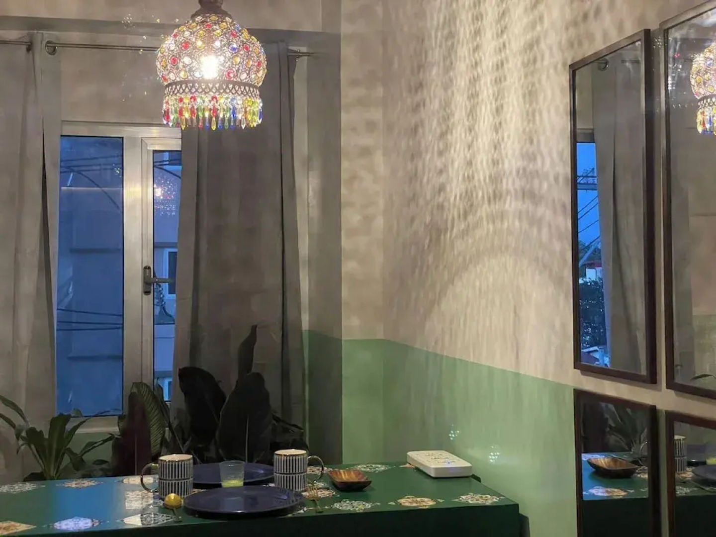 Poolside Apartment - Sleeps 4, Ac & Hot Shower