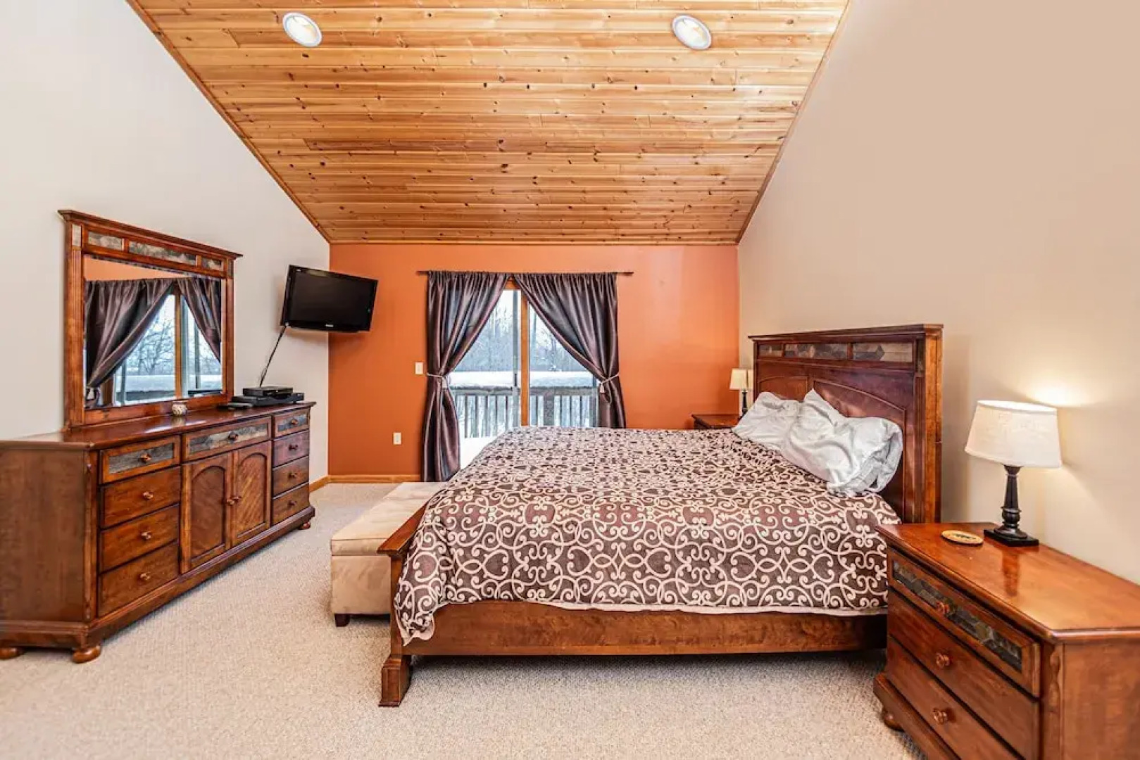 Rocky Adventures Five Bedroom Holiday Home