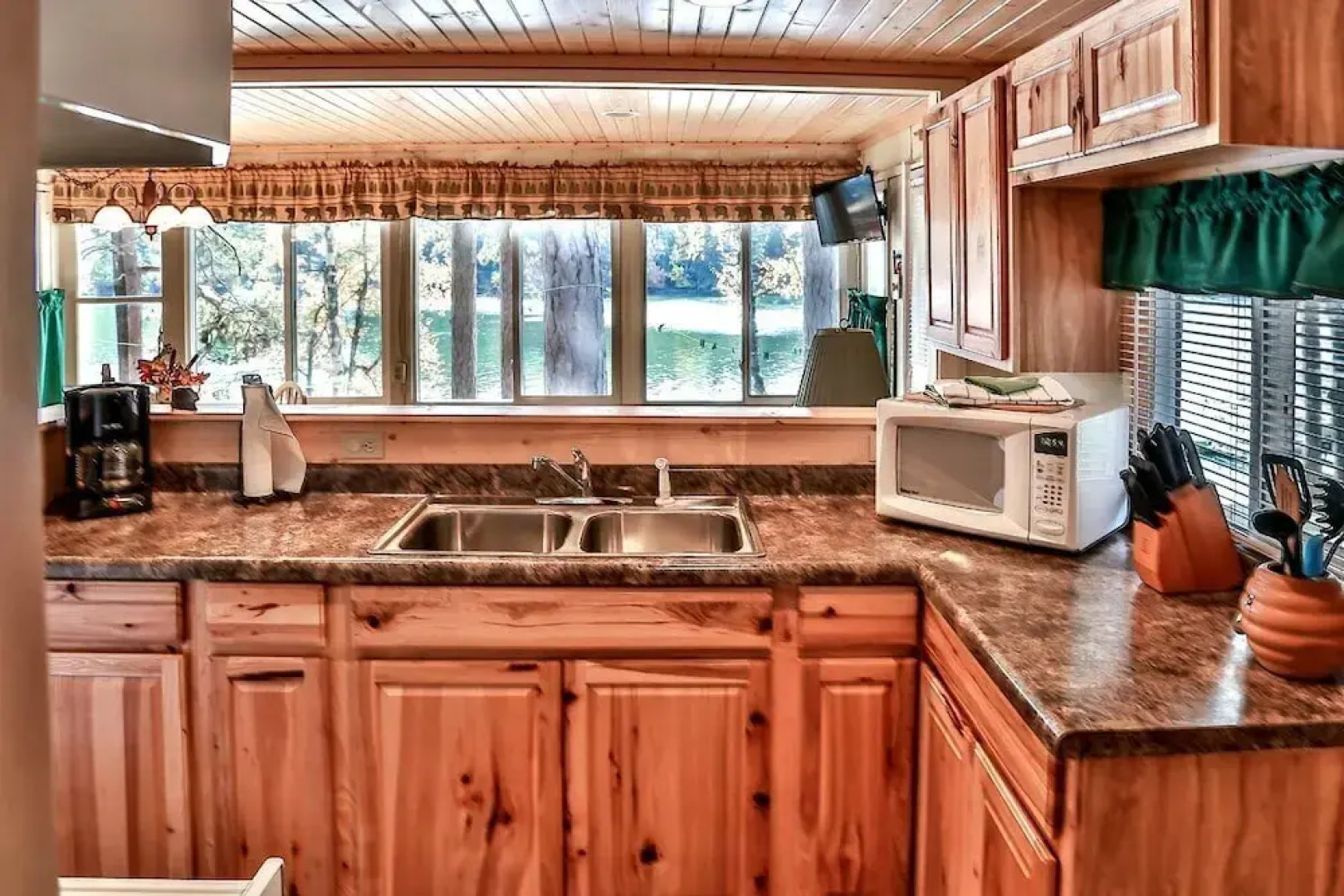 8017 Paton Rd - 2 Br Cottage