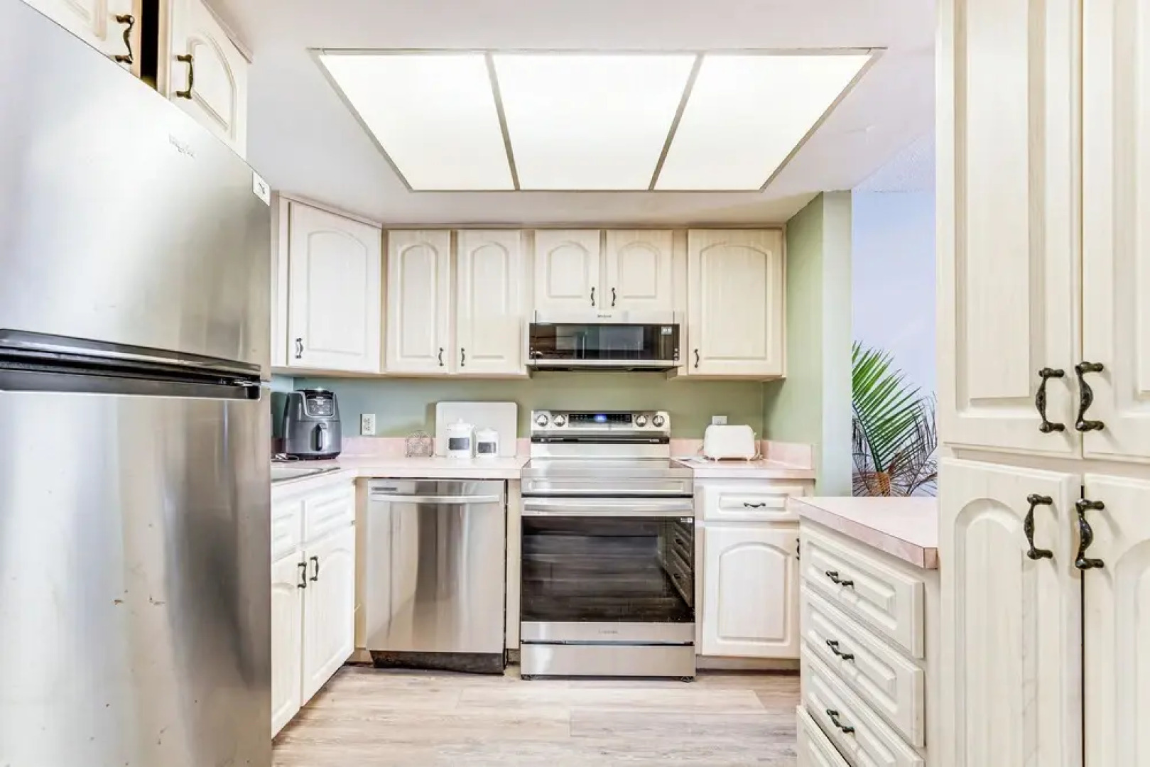 Gulf-view Condo w/ Beach Access & Patio in Hudson