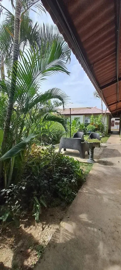 Mi Casa Asi de Grande