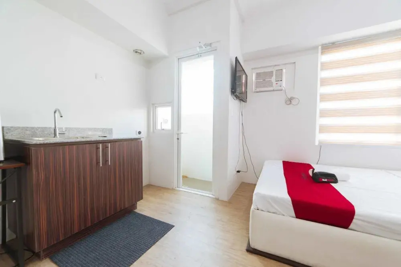 RedDoorz Premium @ Anuva Residences