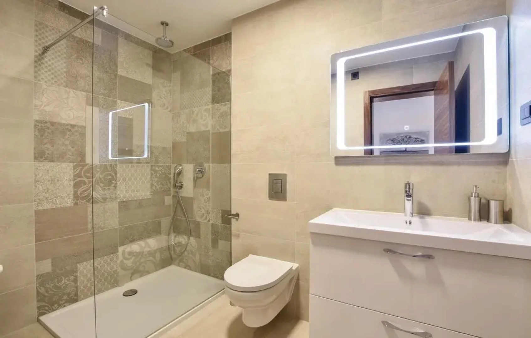 Amazing Home in Omis with Hot Tub, Sauna & WiFi