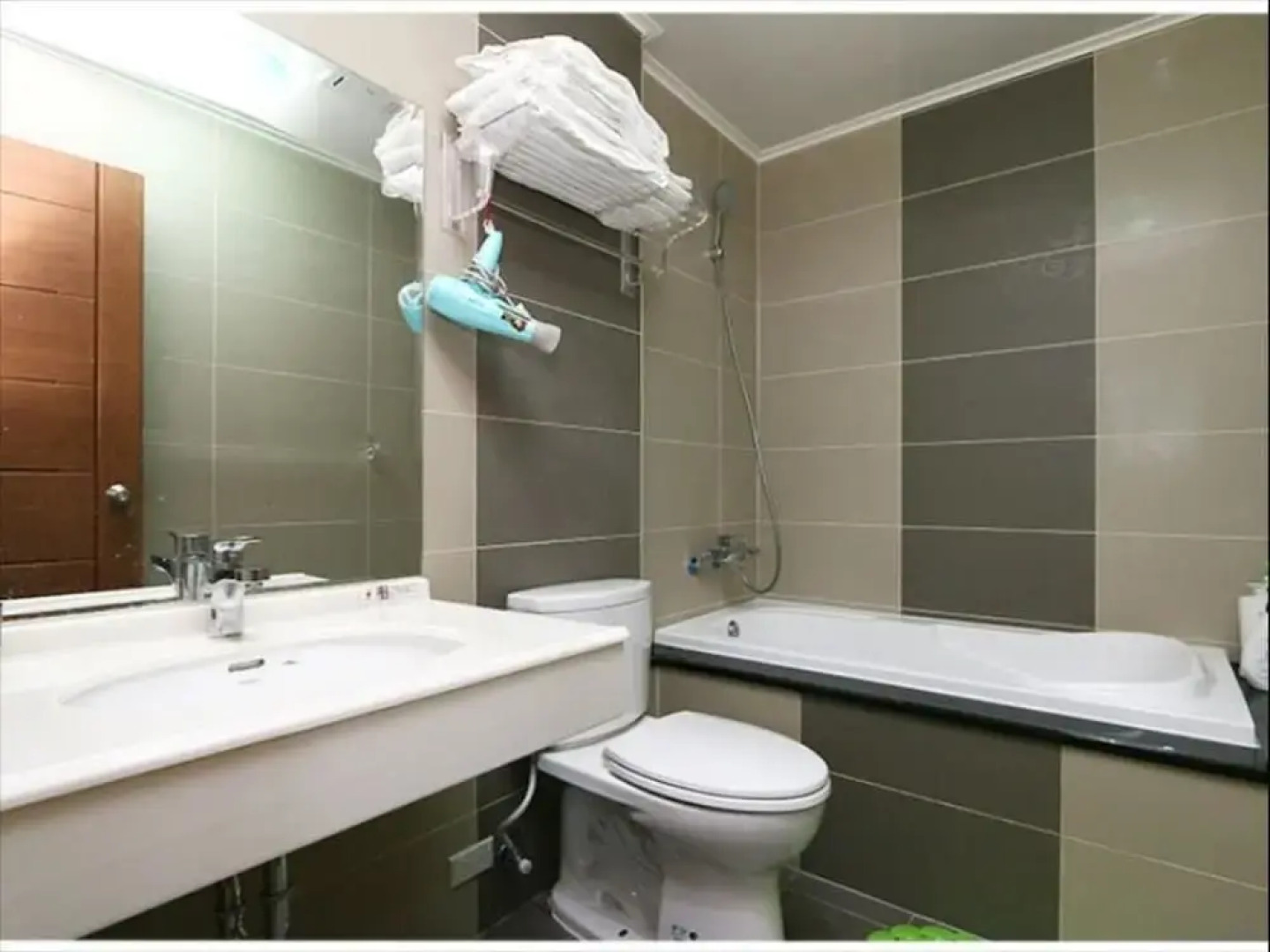 Meet Love at Pacific Ocean Turtle Island B&B