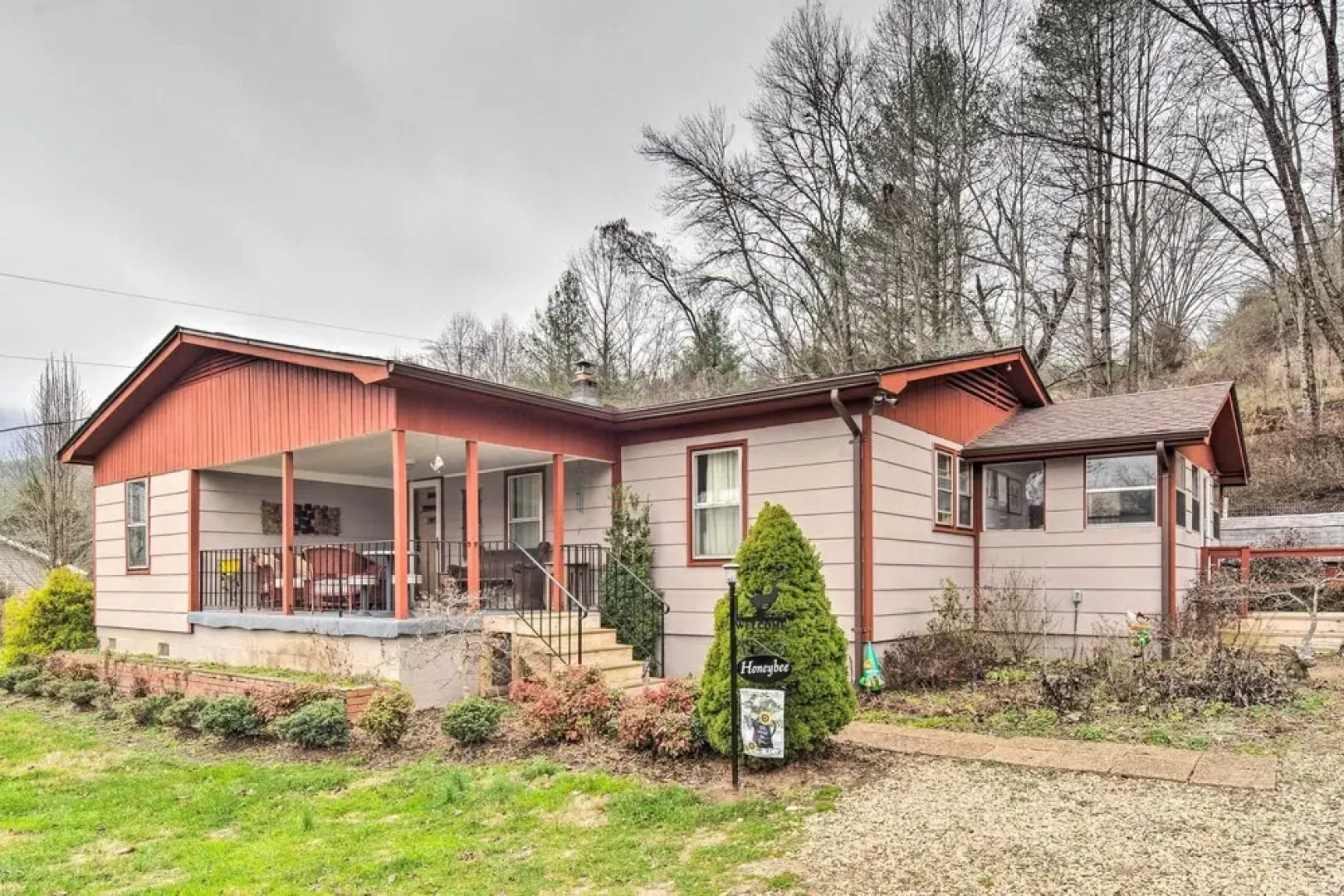 Horse Shoe Getaway - Porch, Grill & Fire Pit!