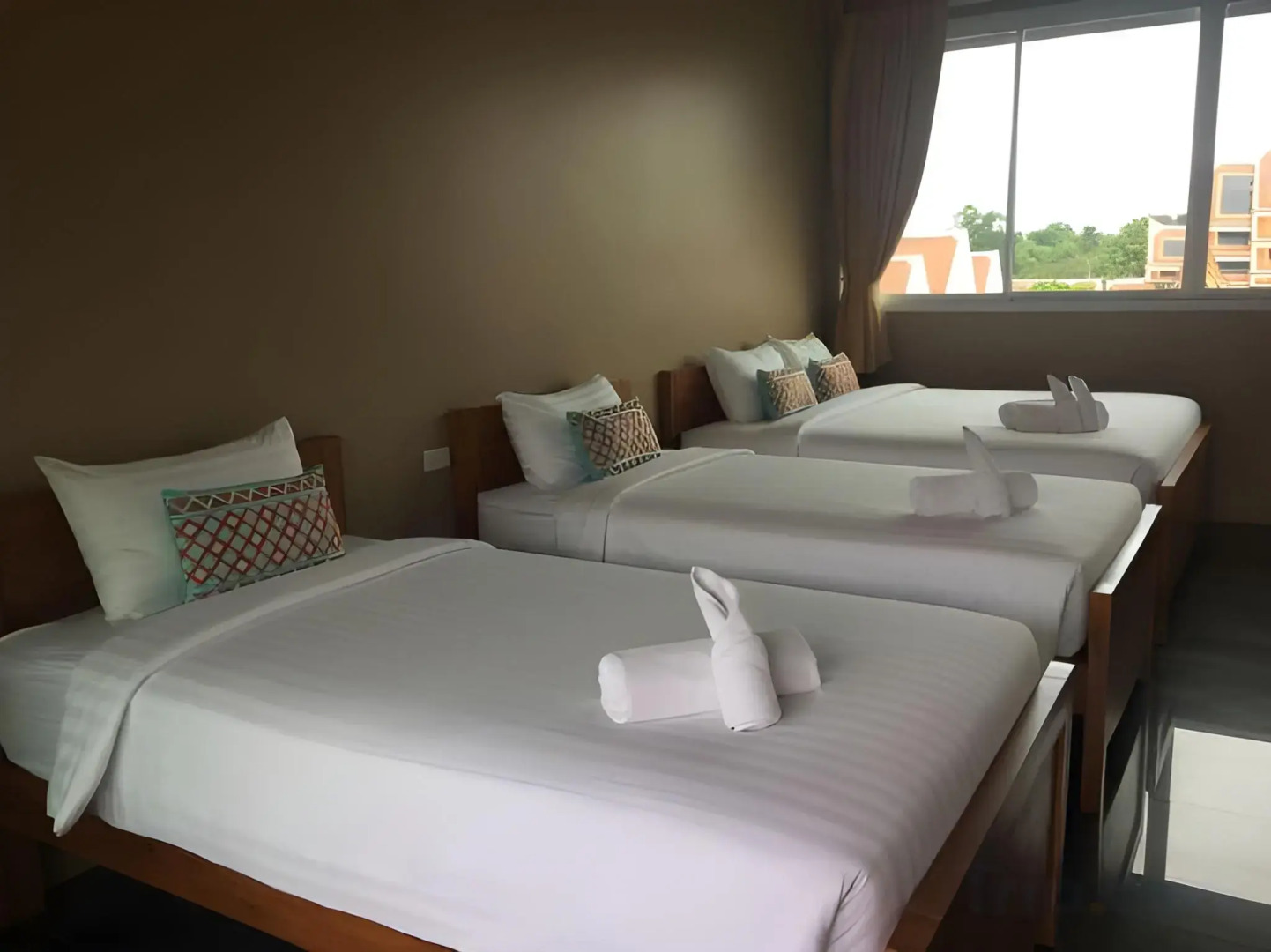 Feung Nakorn Balcony Rooms and Cafe