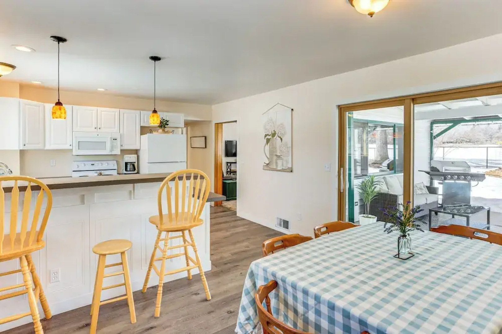 Patio & Mountain Views: Farmhouse in Mancos!