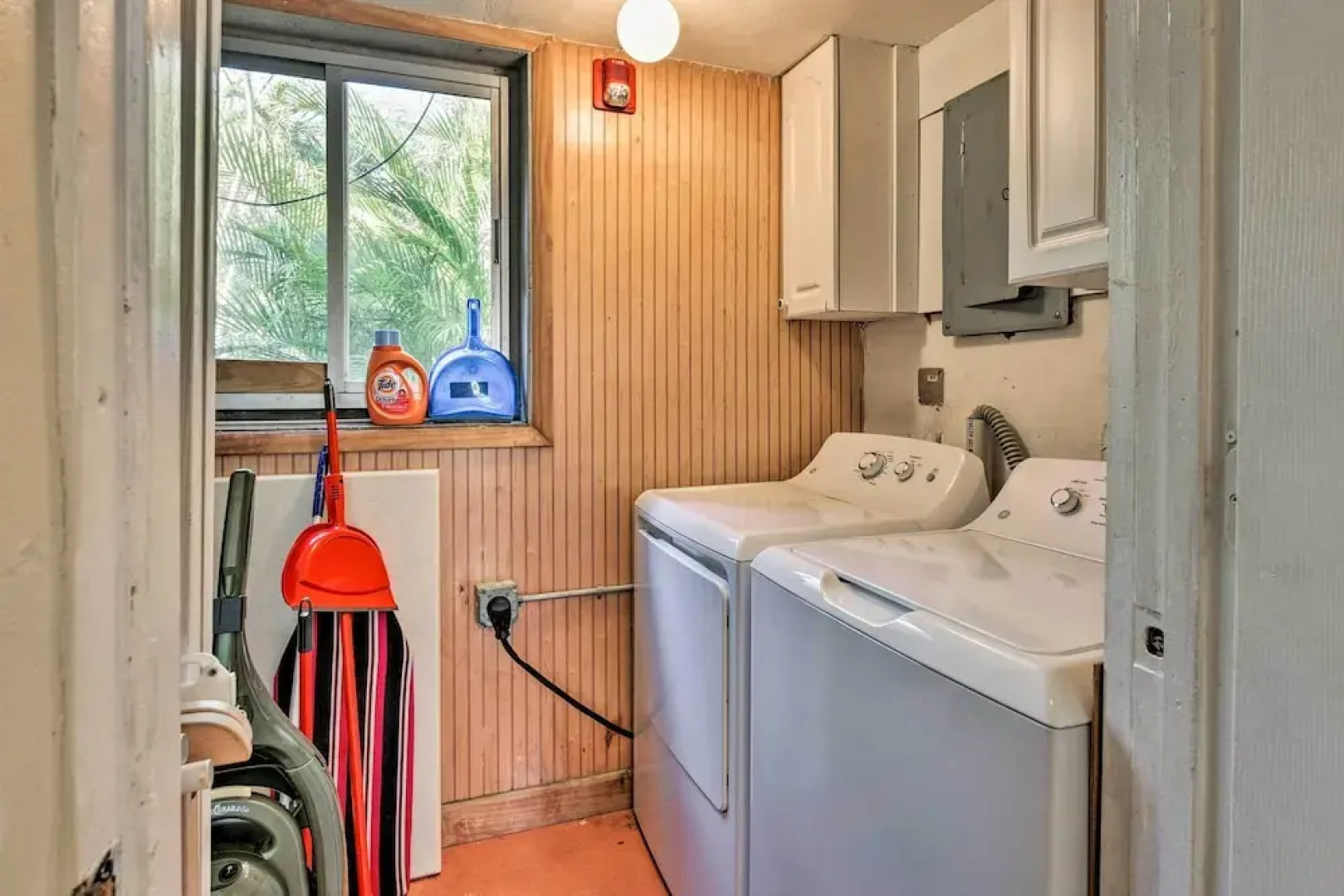 Quaint Central Miami Bungalow: 10 Mi to Mid-beach!