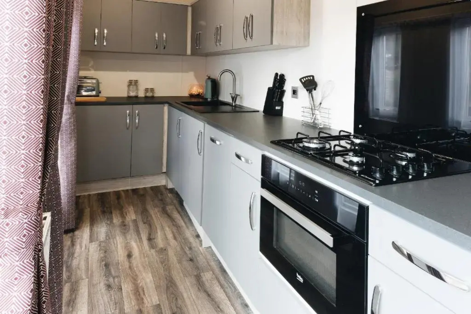 White Horse Holiday Park, Lincoln with Private Hot Tubs