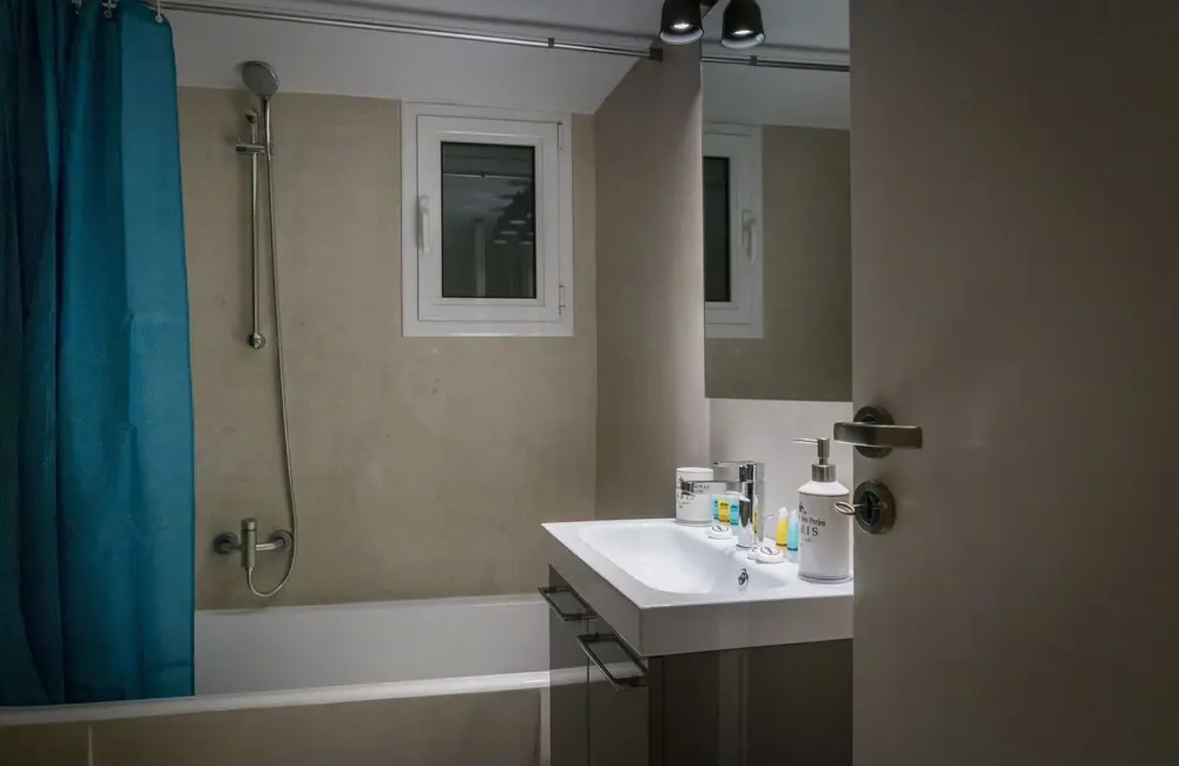 Central Newly Renovated Apartment in Athens 64m²