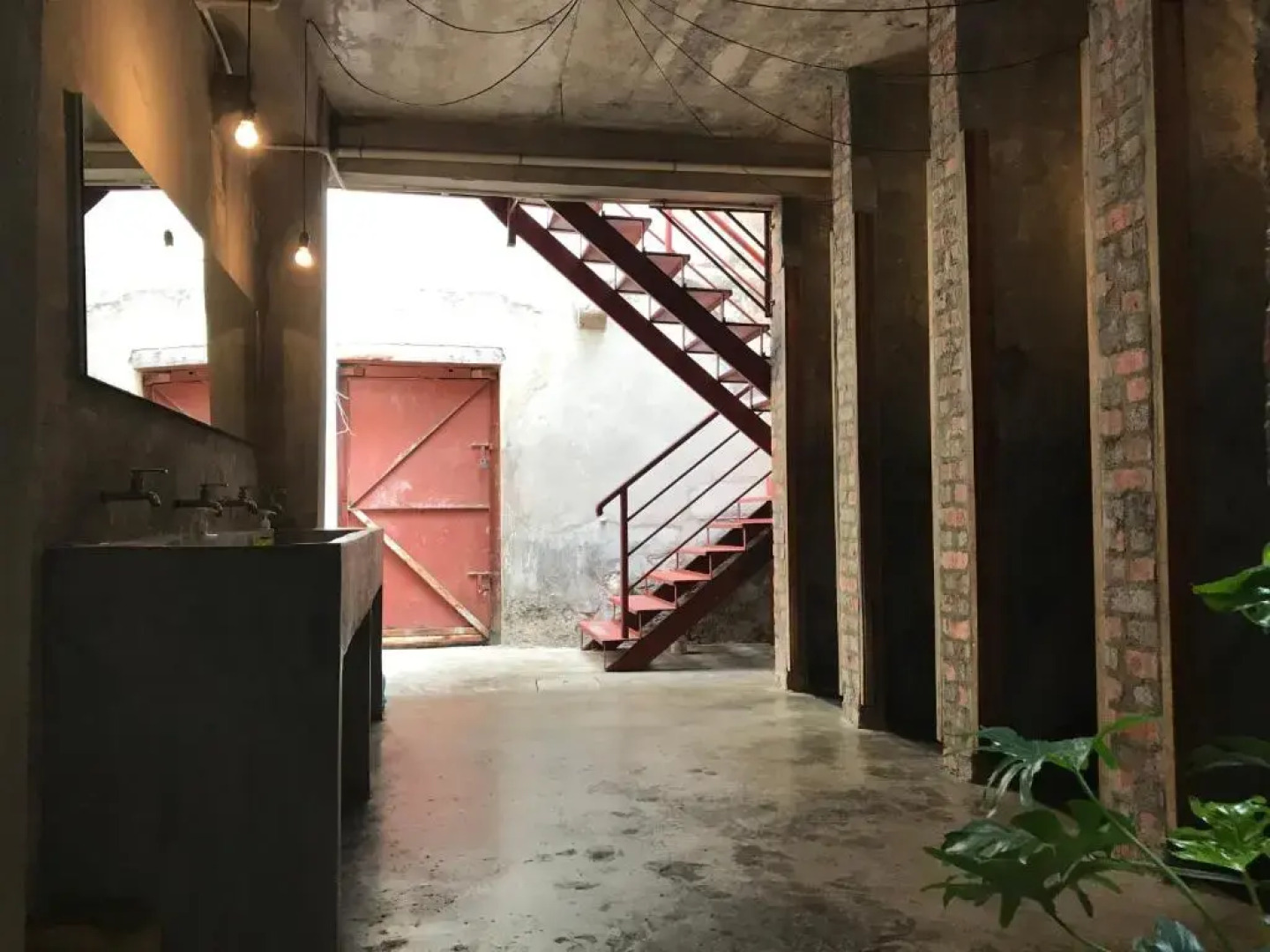 The Frame Guesthouse - Hostel