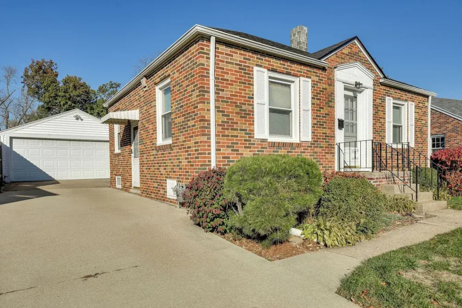 Quaint Cedar Rapids Home, 4 Mi to Downtown!