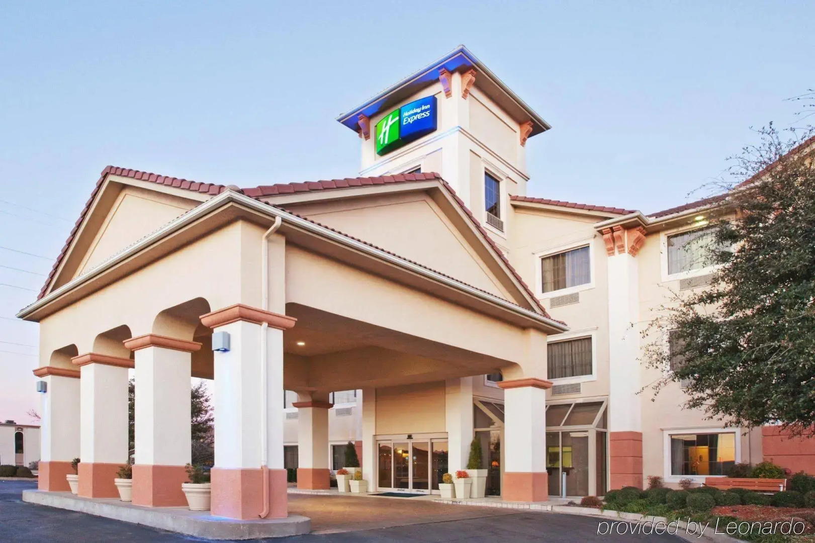 OYO Townhouse Oklahoma City Airport