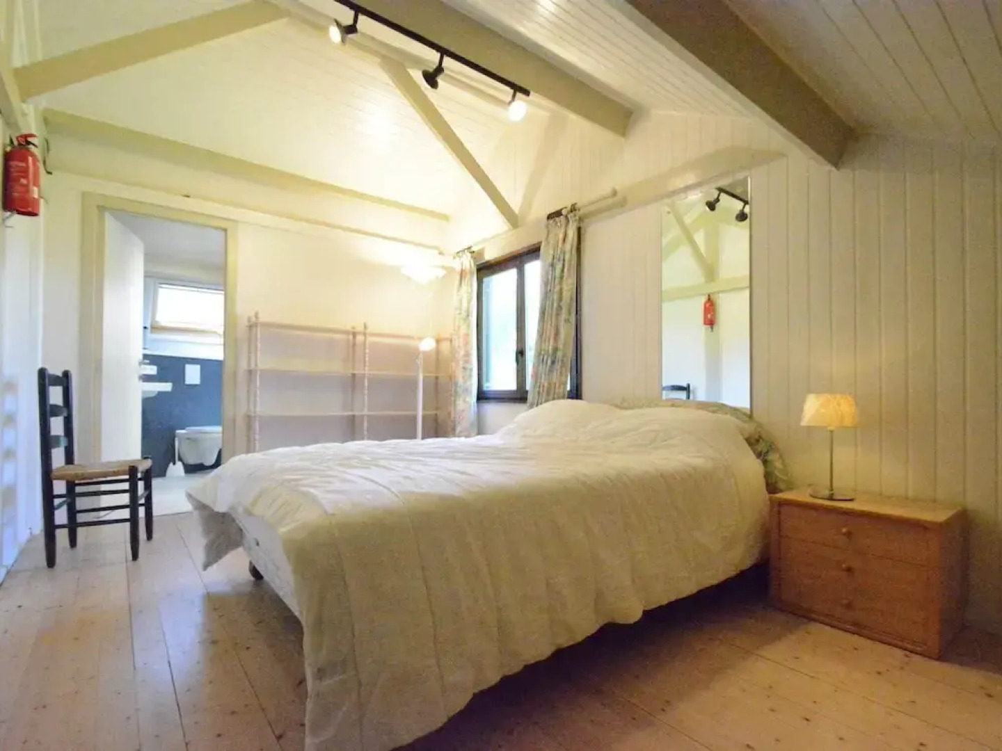 Luxury Pet Friendly Chalet in Bièvre near Forest
