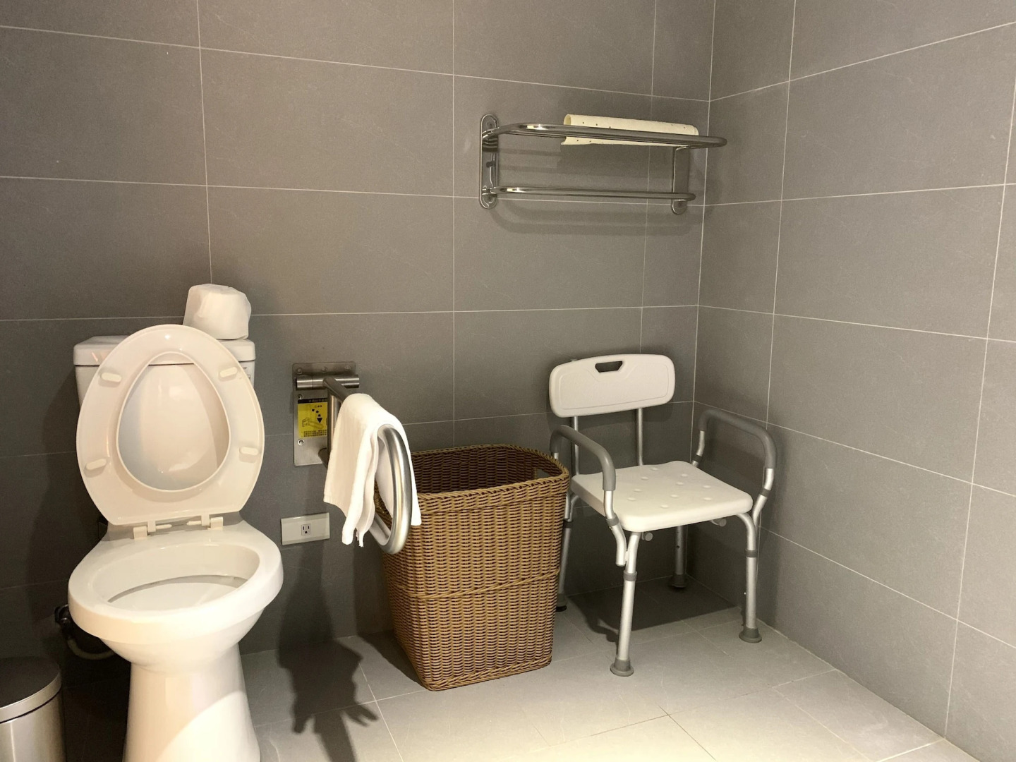 CHECK inn SELECT Hualien LinSen