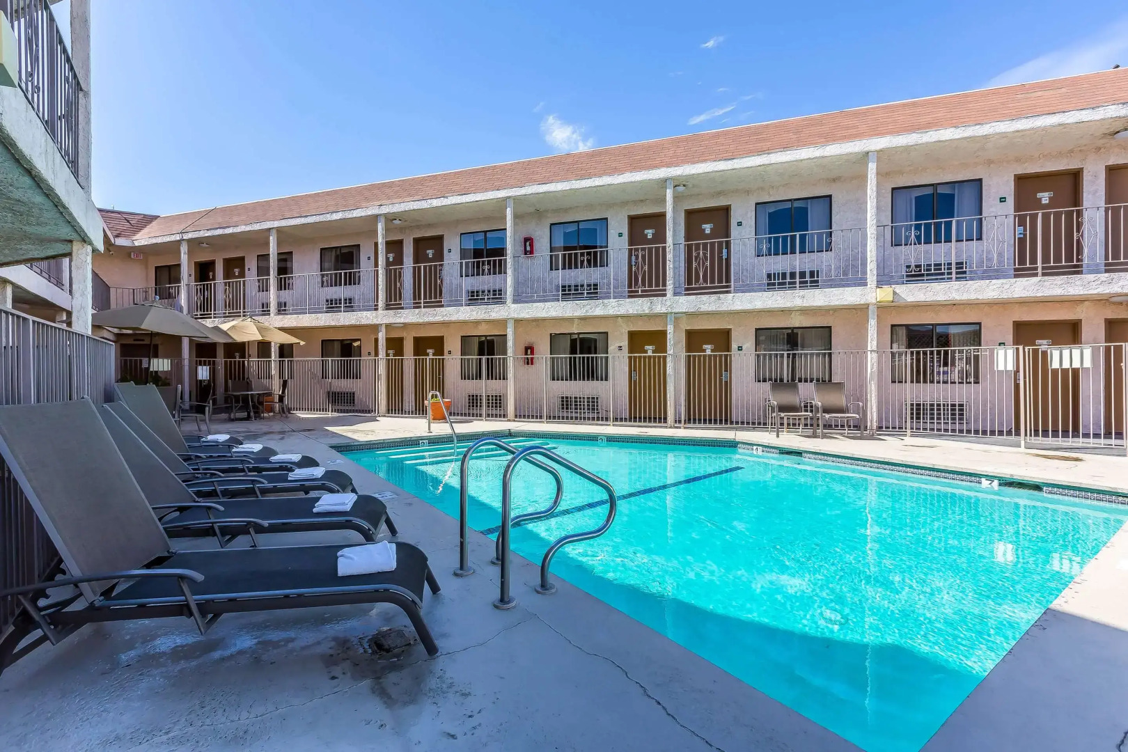 Rodeway Inn Magic Mountain Area