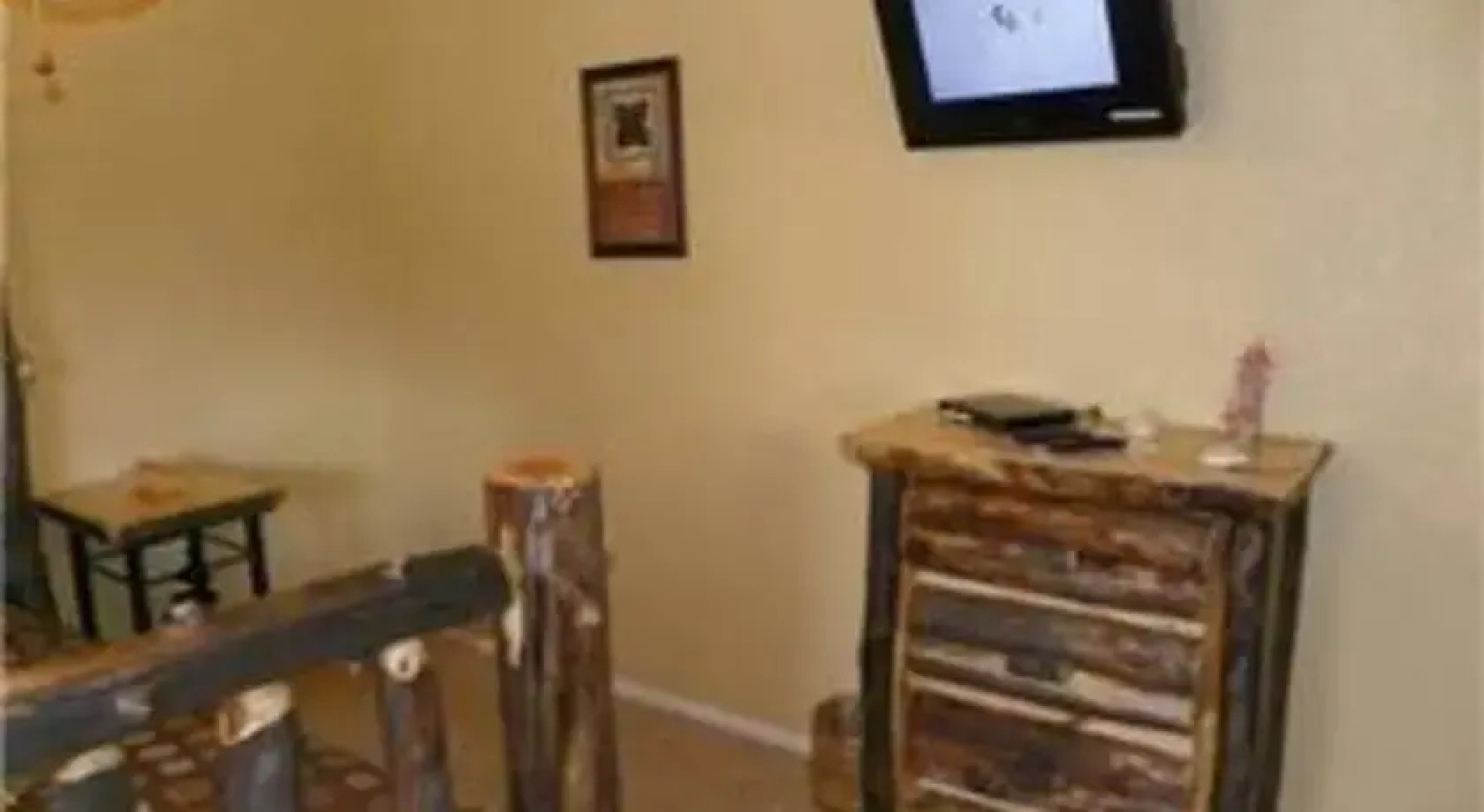 RedAwning Out of Dodge Lodge