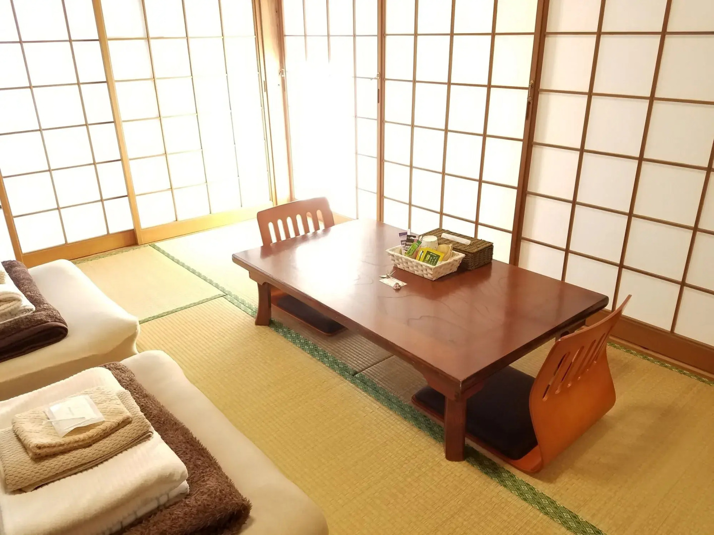 ALL FRIENDS - Hostel