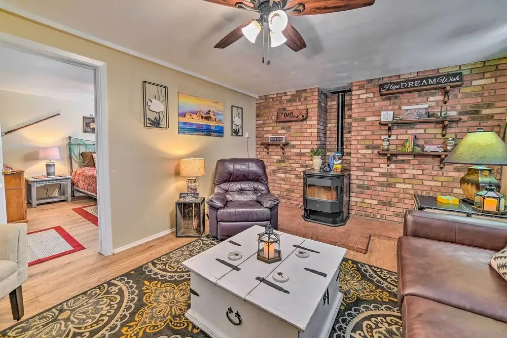 1 Mi to Canyon Tours: Vibrant Page Paradise!