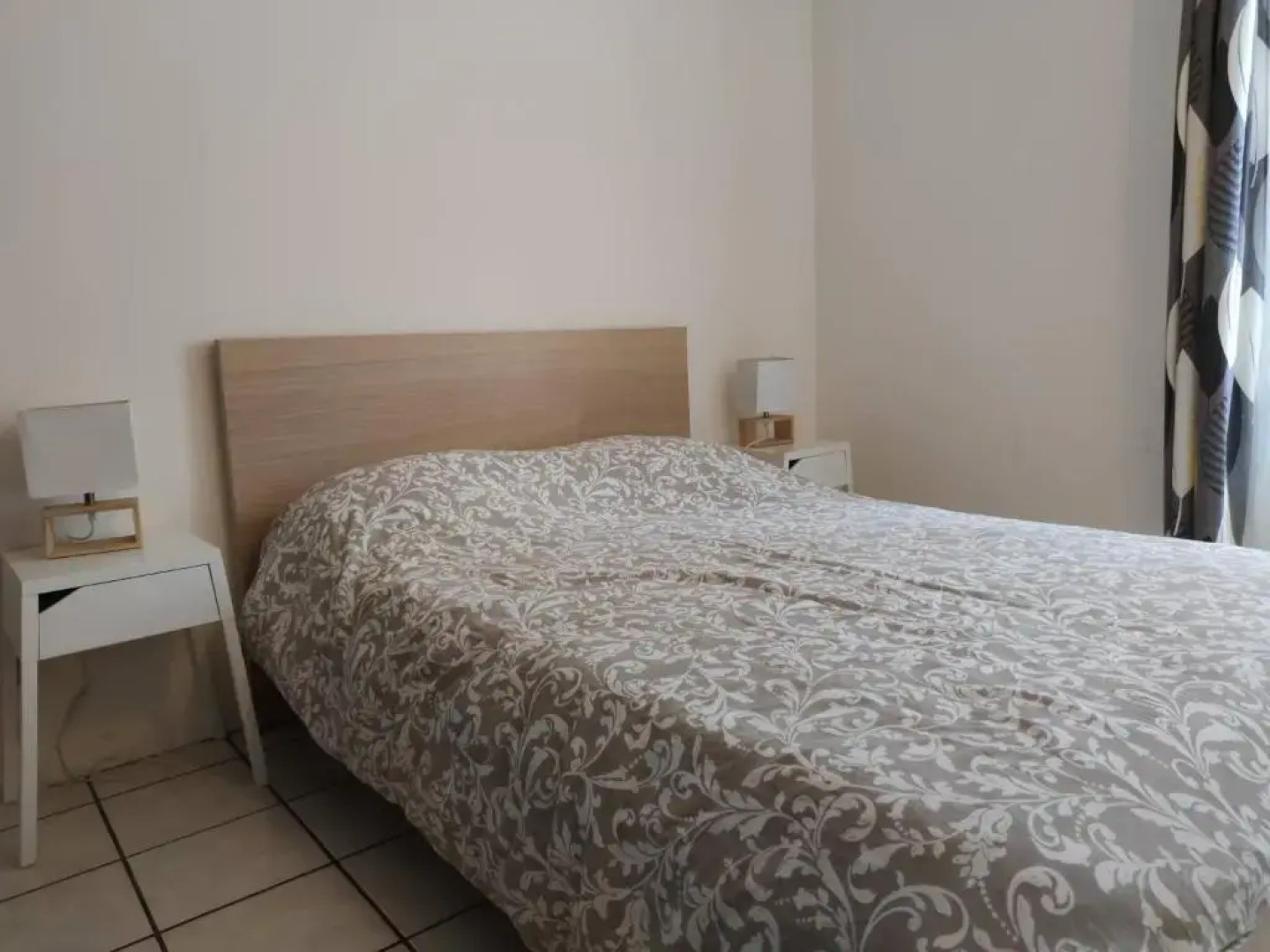 Modern 1 bedroom apartment near the metro.