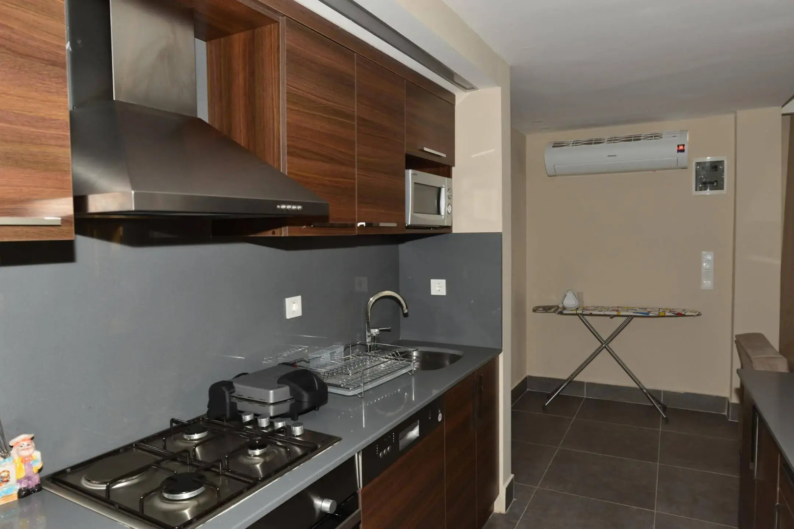 Lighthouse Nadia Aparts