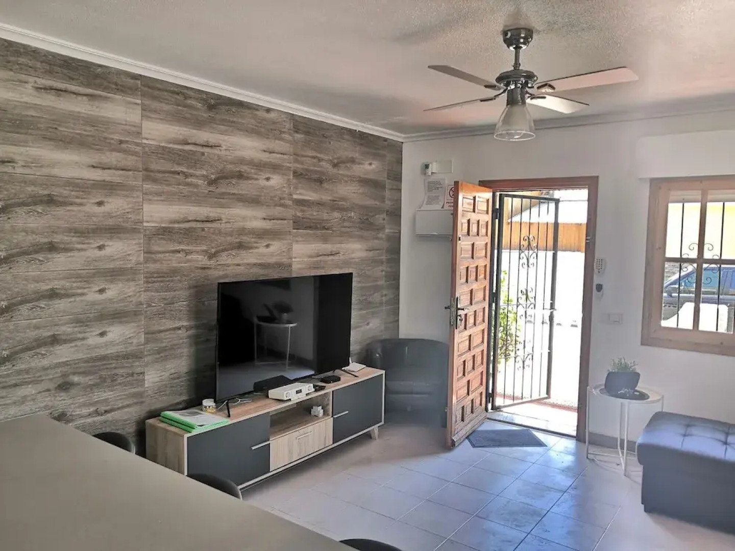 Modern Refurbished Bungalow, Communial Poolwifi