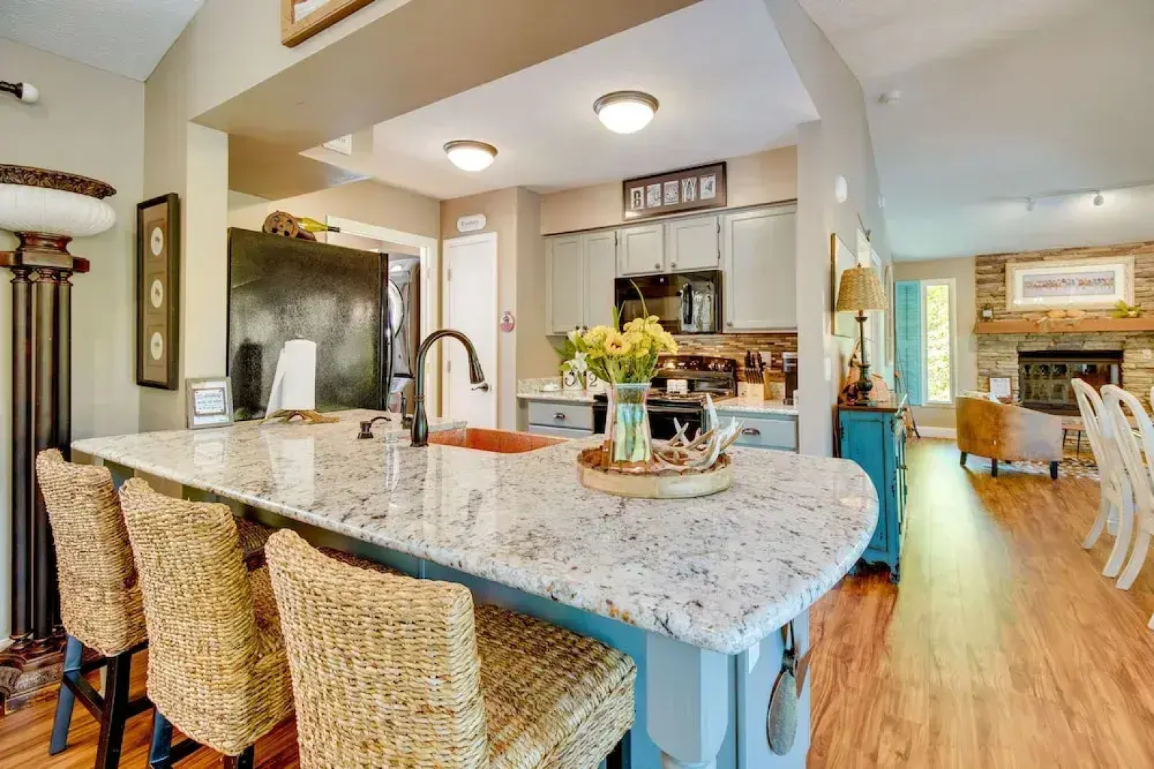 Fire Pit & Grill: Riverfront Home in Arkansas!