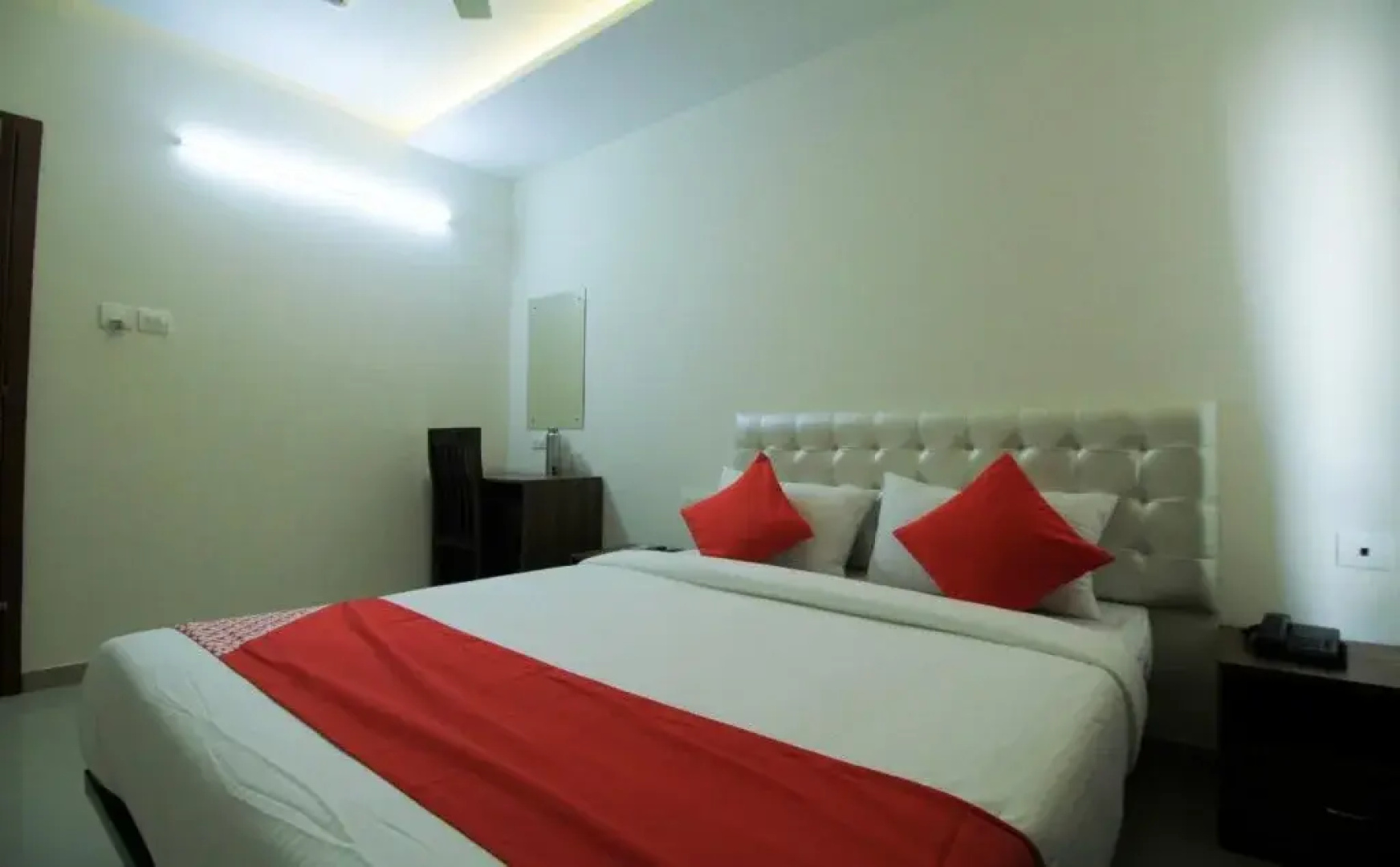 Varcity Bay By OYO Rooms